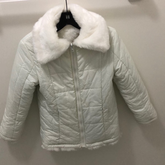 ⛄️❄️ HOST PICK ❄️ Girls White Faux Fur Coat - Picture 7 of 16